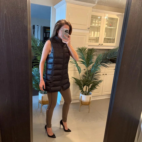 NEW Black  Down Filled Vest, Roots, US S - Picture 2 of 7